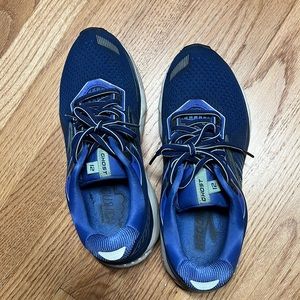 WOMEN'S Ghost 12 Running shoes size 8.5 - lightly used - great condition